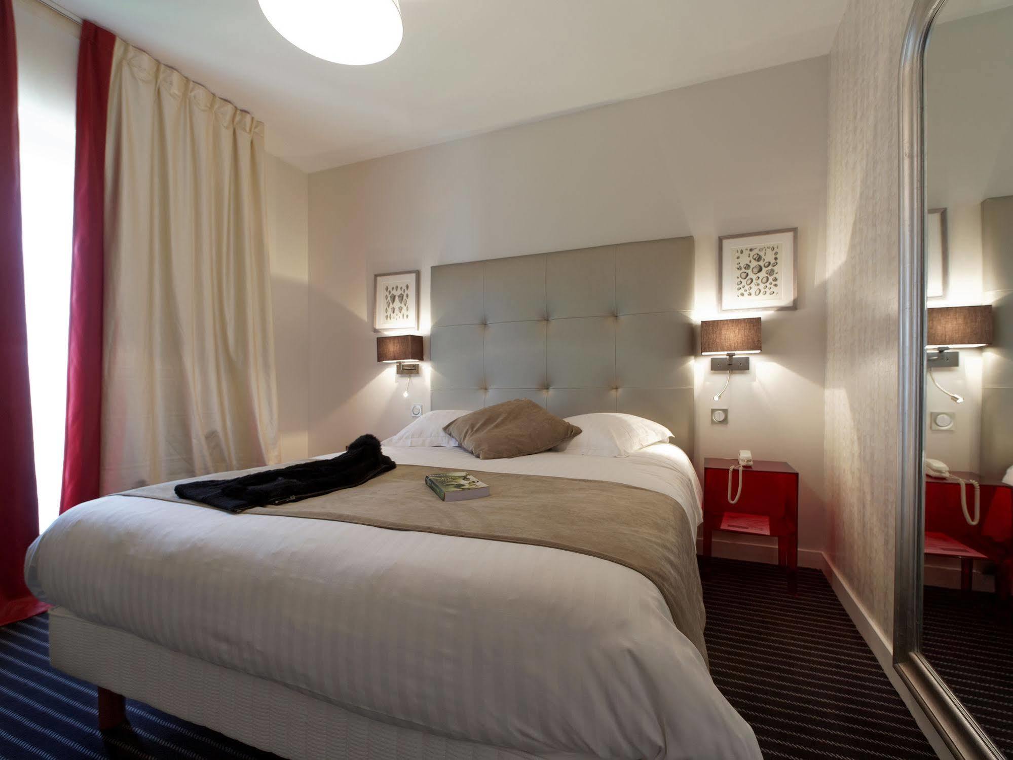 Hotel La Residence Des Artistes Роскоф Екстериор снимка