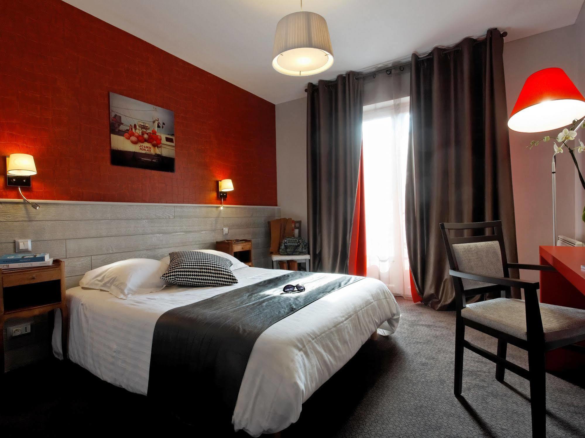 Hotel La Residence Des Artistes Роскоф Екстериор снимка