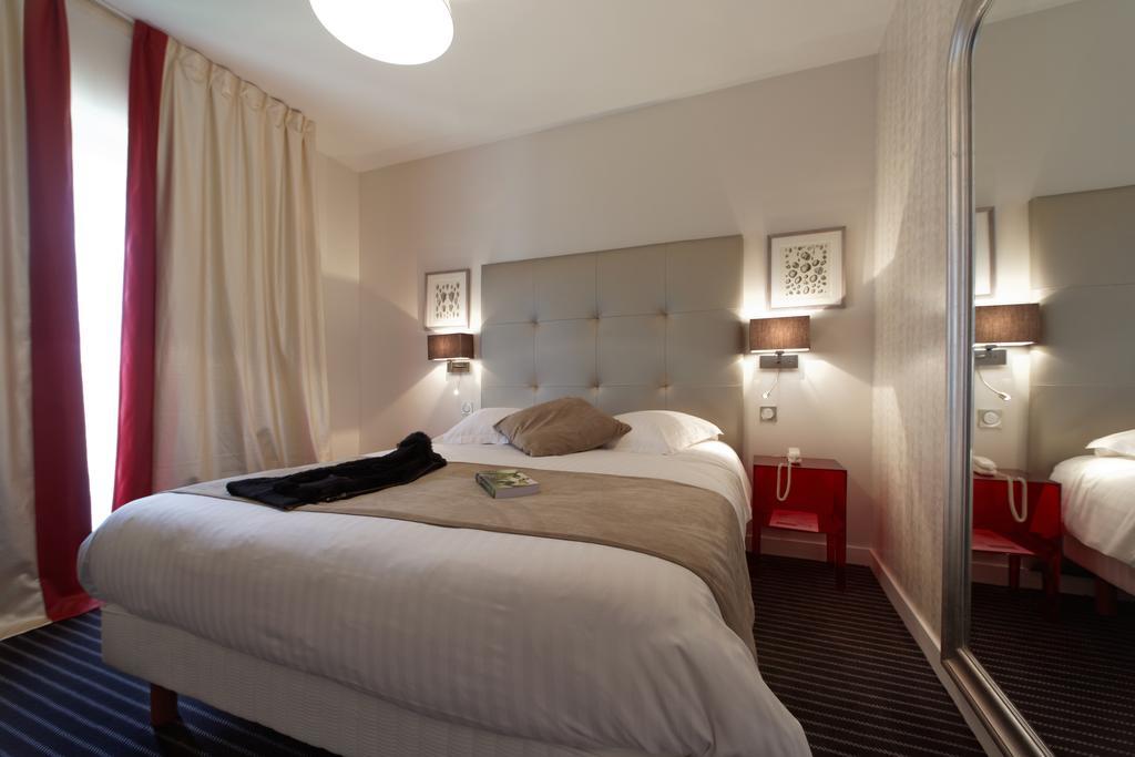 Hotel La Residence Des Artistes Роскоф Стая снимка